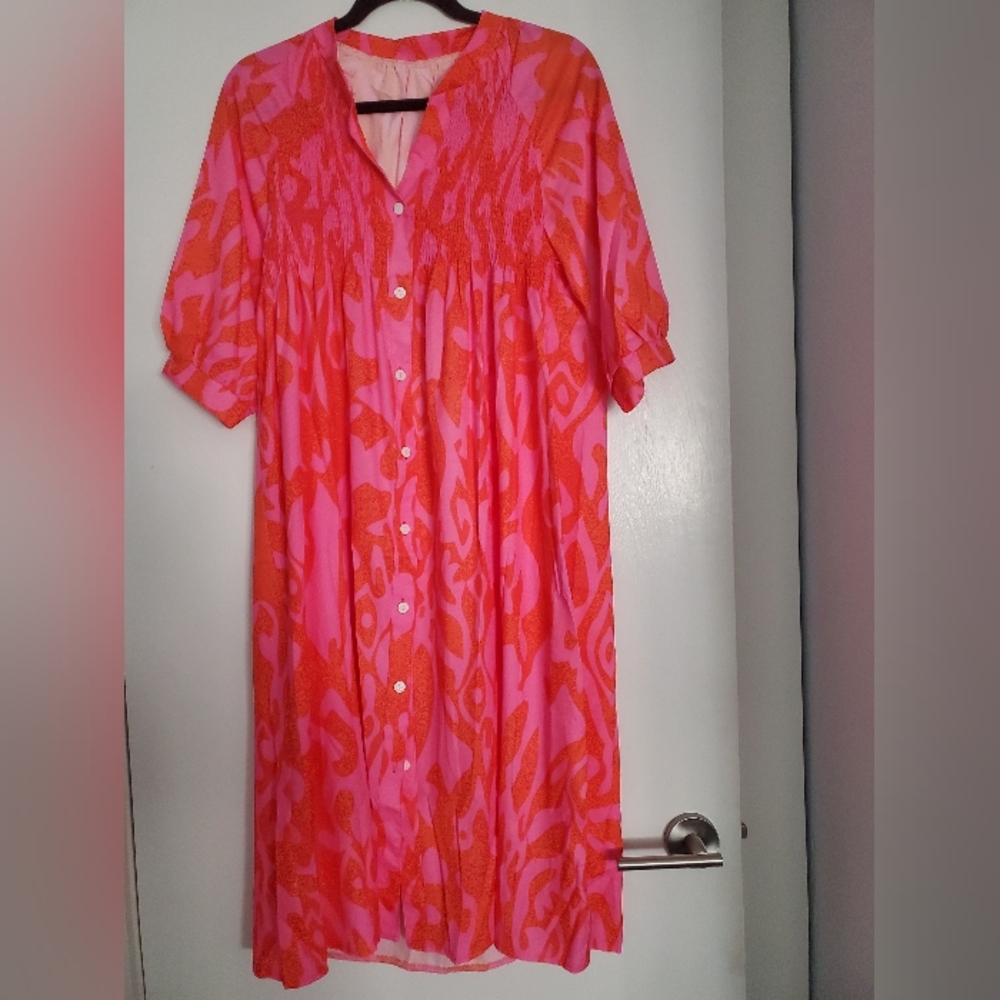 NWOT cute button down hot pink dress. Smocked top. This dress is fully lined.